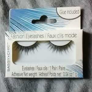 Fashion eyelashes+glue included